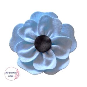 Broșă handmade din fetru light blue